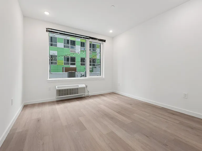 130 Monitor Street — Photo 27
