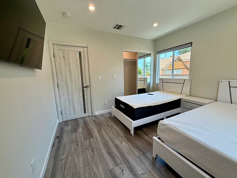 2428 N Lincoln St — Photo 18