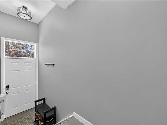 5th image of 113 Tuscany Dr S