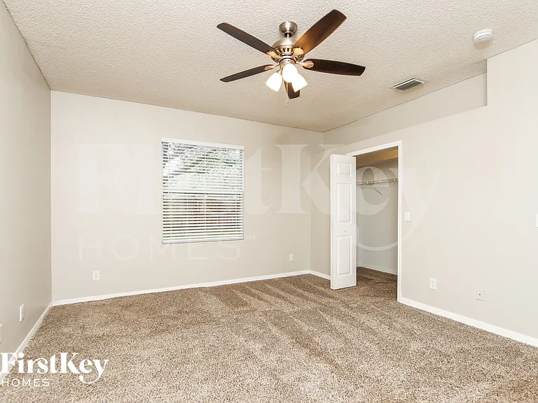 946 Riviera Point Dr — Photo 8