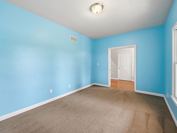 5th image of 1035 Highview Dr