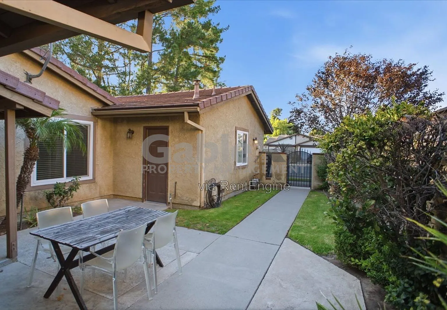 2 bed, 2.0 bath, 864 sqft, $3,000 — Photo 3