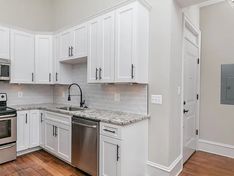 814 Cathedral St — Photo 27