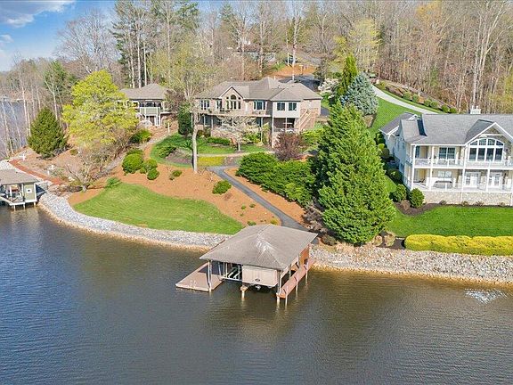 4th image of 274 Village Ln