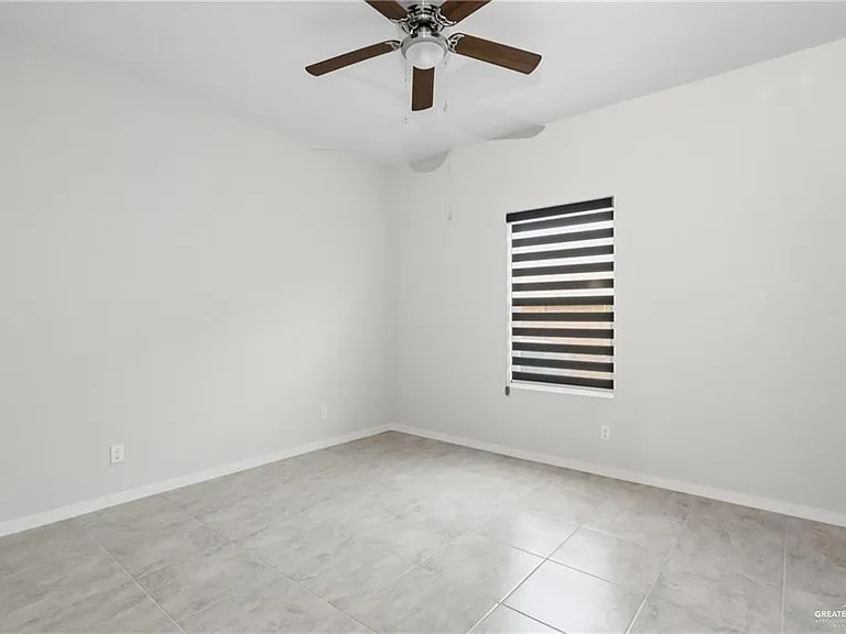 402 N Alexandrite Ave #2 — Photo 10