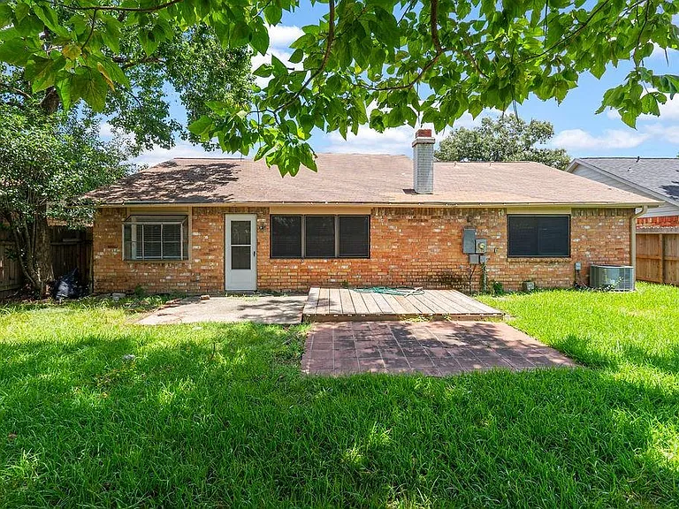 14910 Grassington Dr — Photo 20