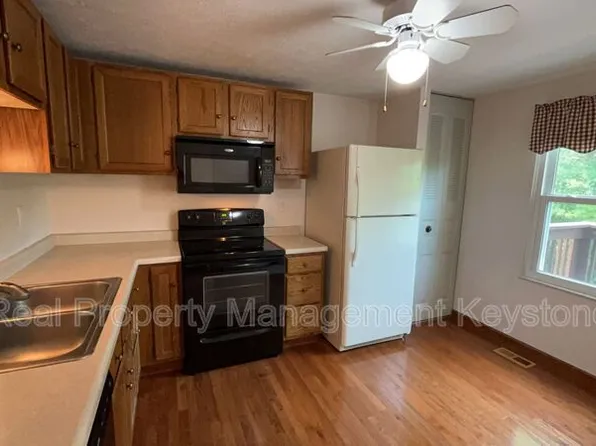 176 W Russets Cir, Bridgeville, PA 15017