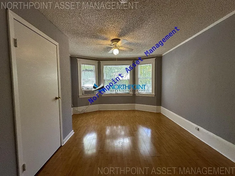 1401 F St #3 — Photo 11