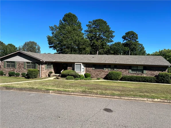 205 Wisteria Ct, Russellville, AR 72801