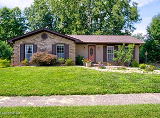 2926 Chimney Rock Ln, Louisville, KY 40220