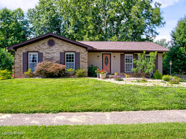 2926 Chimney Rock Ln, Louisville, KY 40220