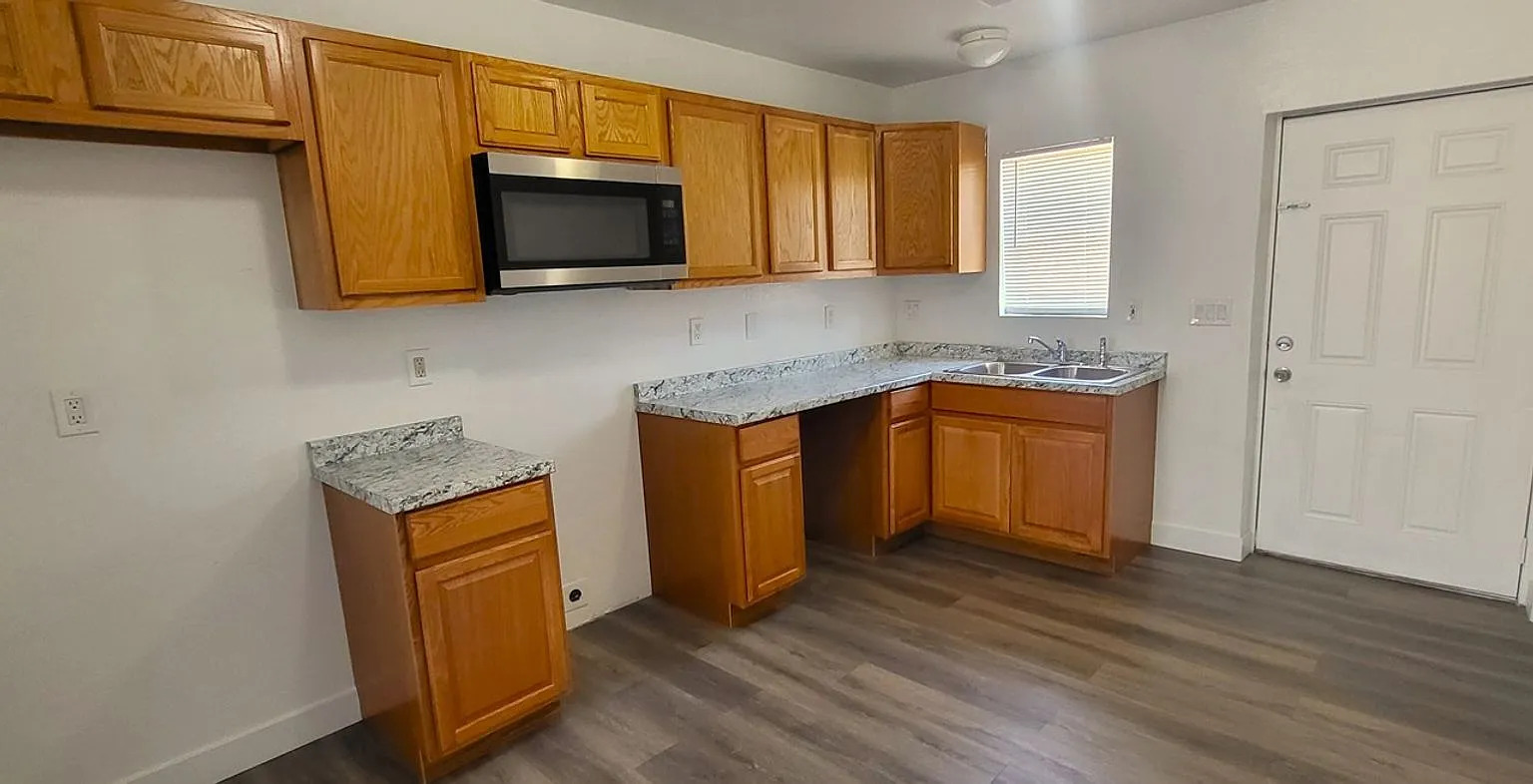 2602 E. Southgate Ave. — Photo 4