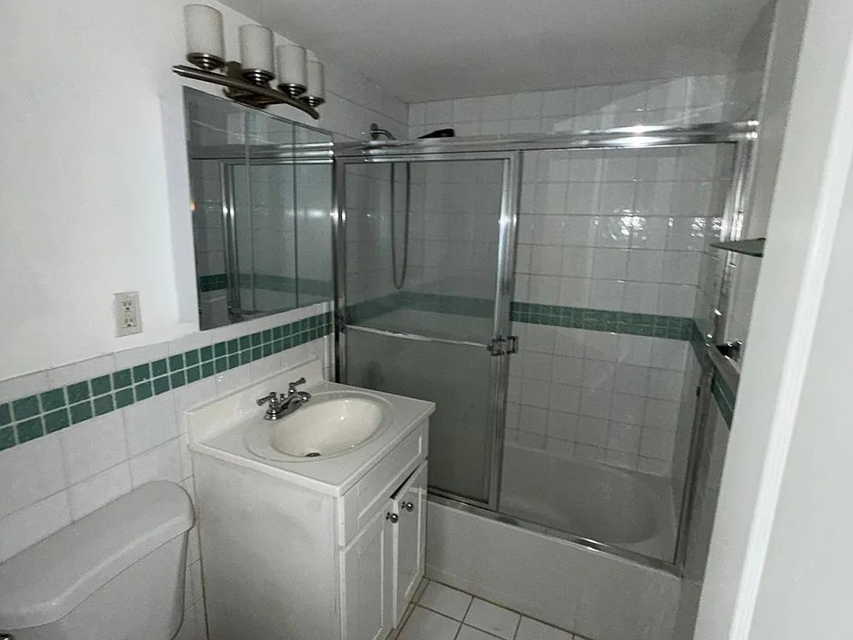 60 Parkway Dr E #7JJ