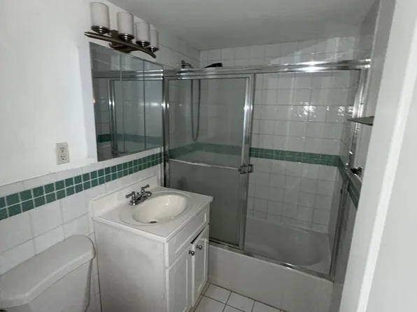60 Parkway Dr E, East Orange, NJ