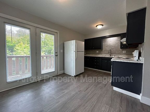 3rd image of 222 Park Ave #3