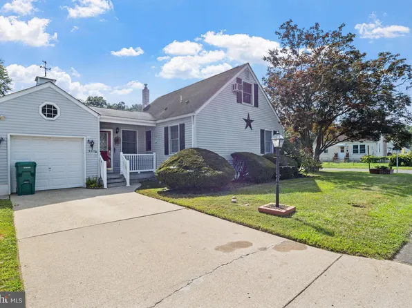 9017 2nd St, Levittown, PA 19054