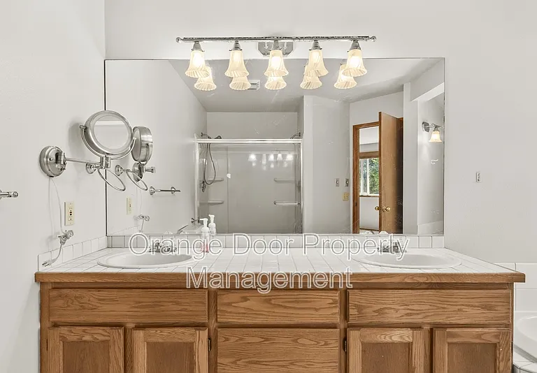 5204 Ridge Dr NE — Photo 38