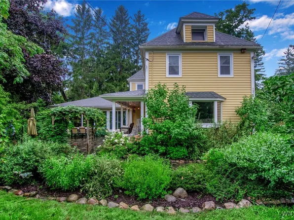 1375 Grover Rd, East Aurora, NY 14052