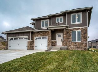 16111 Springbrook Trl, Urbandale, IA 50323