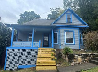 411 6th Ave, Hinton, WV 25951