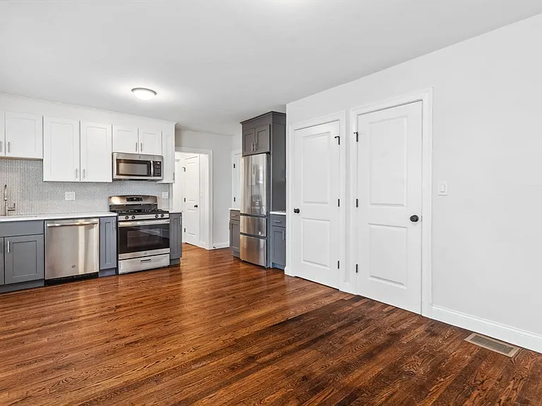 183 Whitwell St #1 — Photo 4