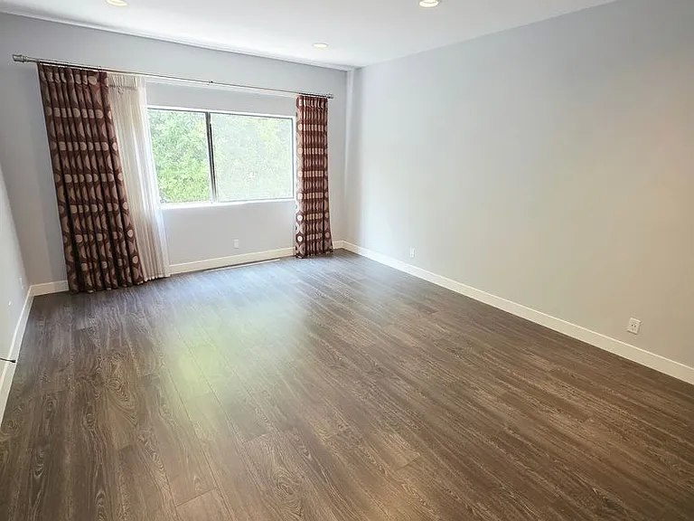 12540 Burbank Blvd #103 — Photo 23