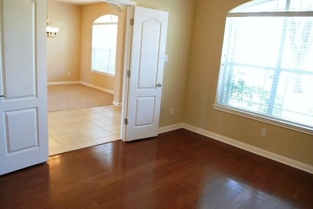 4 bed, 2.5 bath, 2912 sqft, $2,995 — Photo 3