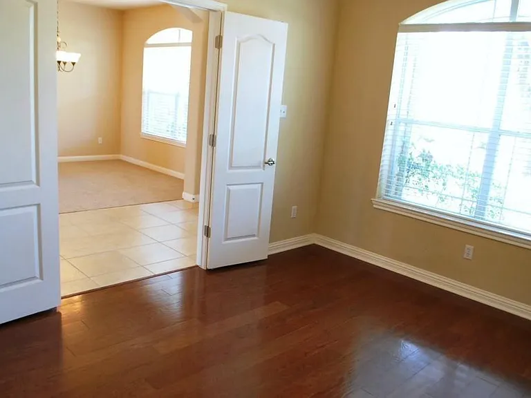 1002 Sedalia St — Photo 3