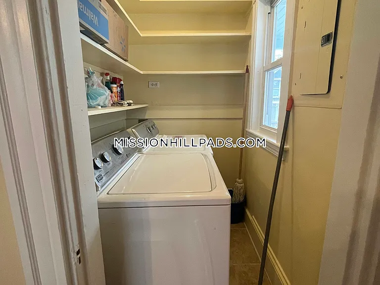 123-125 Hillside St #1 — Photo 2