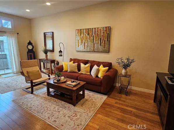 6 Brownfield Ln, Pomona, CA 91766