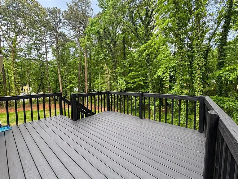 1400 Chalet Cir — Photo 11