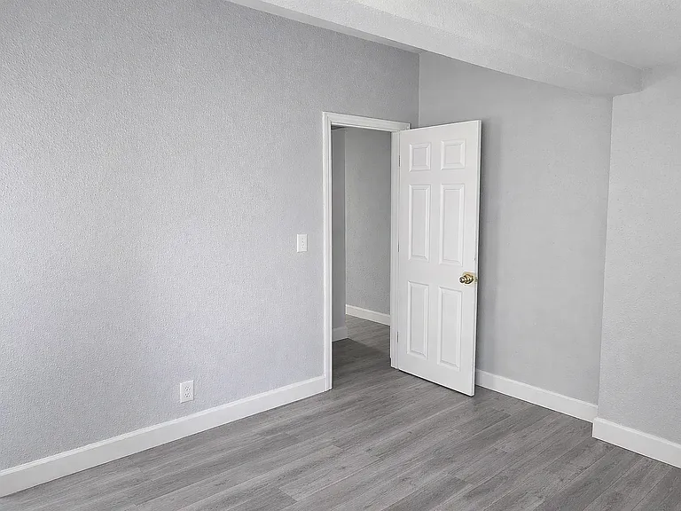 2707 N College Ave — Photo 11