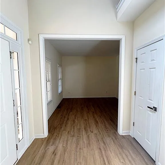 350 Laurel Glen Xing — Photo 3