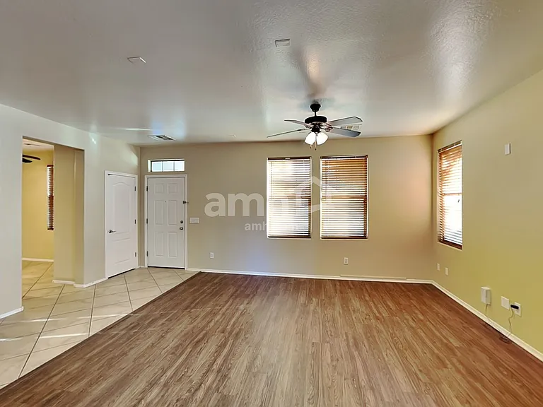 3716 E Waite Ln — Photo 7