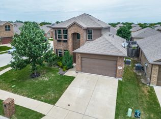 600 Creekview Dr, Azle, TX 76020
