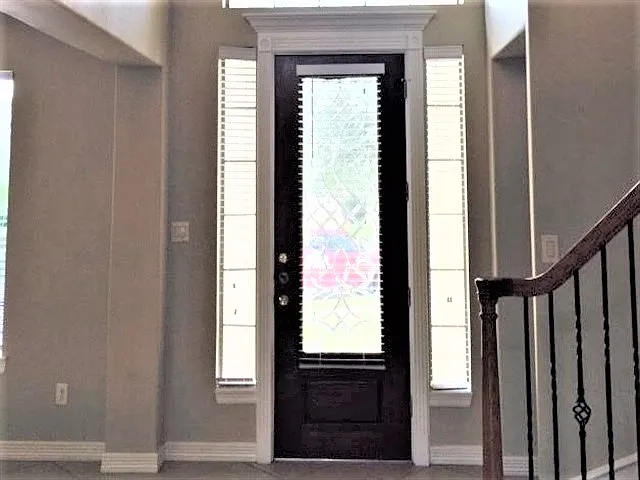 325 Lancaster Ln — Photo 7