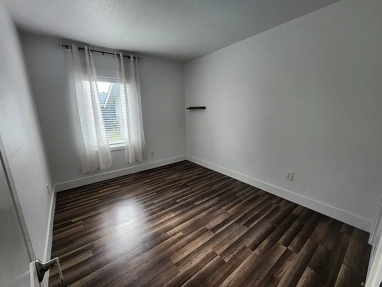 101 Hilltop Ln — Photo 5