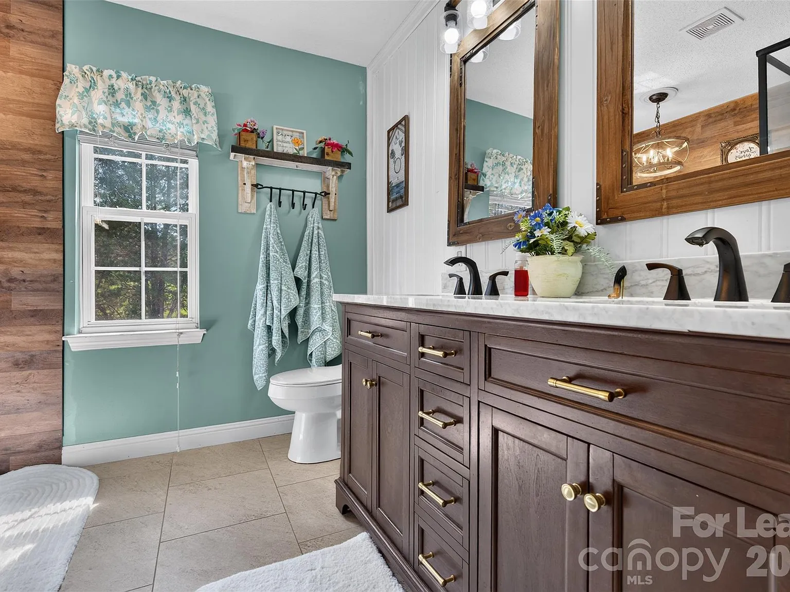 3 bed, 2.5 bath, 1555 sqft, $2,100 — Photo 4