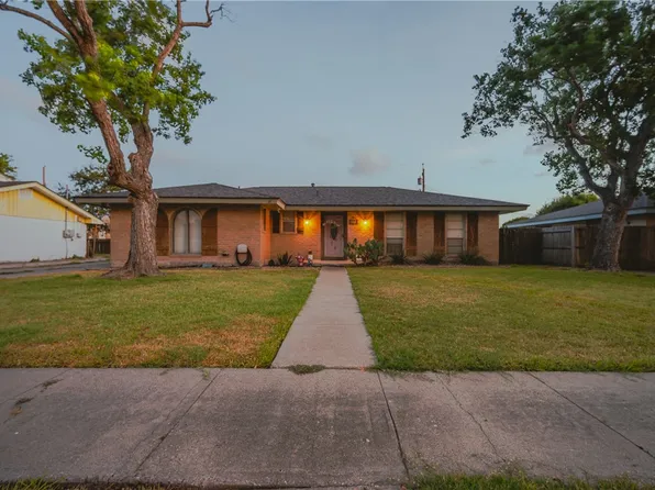 206 Driftwood Dr, Portland, TX 78374