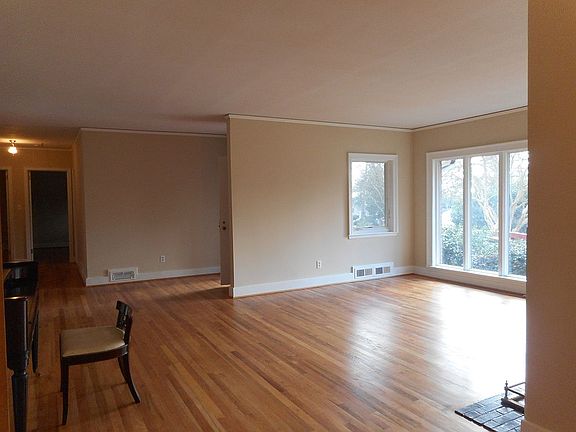 3rd image of 129 W Arlington Hts