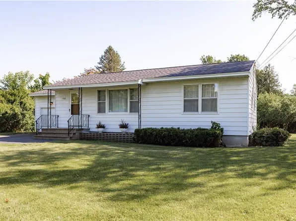 102 Daniels Dr, Canastota, NY 13032