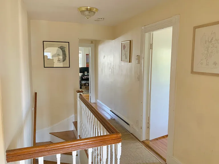 Hallway/Stairwell