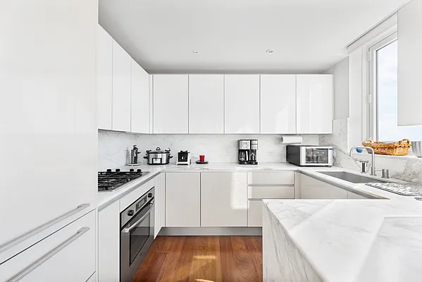 Rented by Compass | media 43