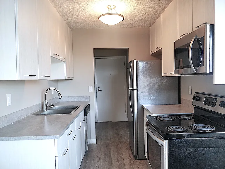 3 Kleisinger Cres — Photo 1