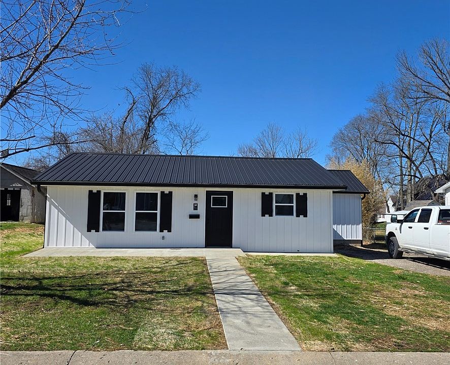 1st image of 504 N College Avenue
