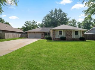 1224 N Dry Creek Dr, Derby, KS 67037