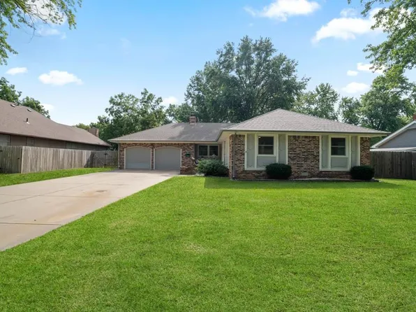 1224 N Dry Creek Dr, Derby, KS 67037