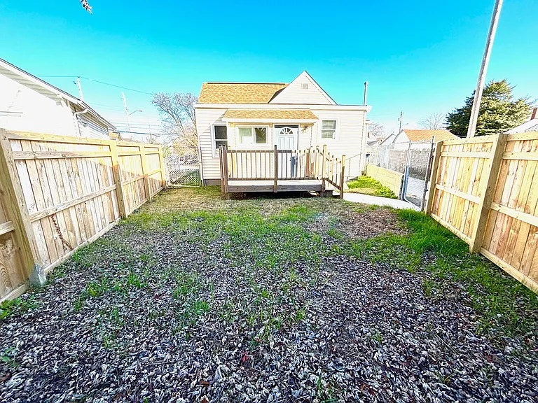 2128 Bradley Ave — Photo 11