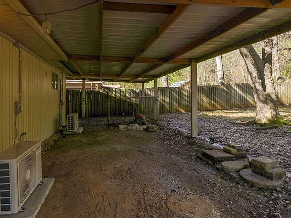 3rd image of 1803 Oakwood Cir