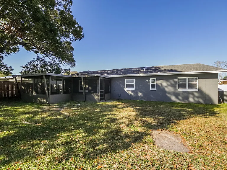 2022 Valencia Cir — Photo 19